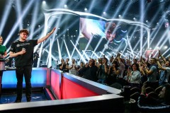 LPL夏季赛季后赛：IG战队Meiko誓言“爬也要爬进世界赛”，TheShy关键团战定胜局