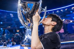 生煎哥率领FLY战队惊天偷家战术逆转C9，成功晋级MSI